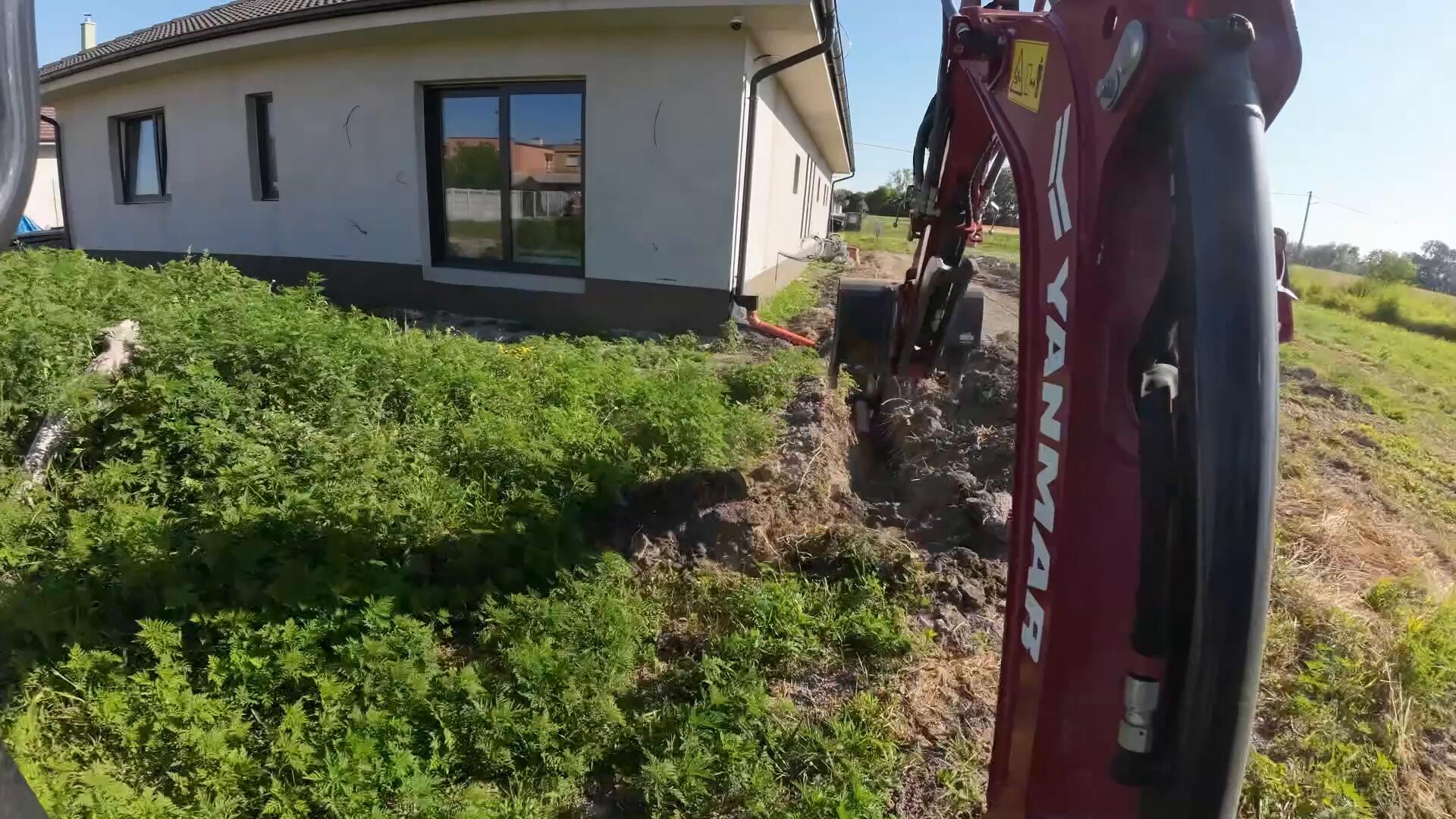 Minibager, nakladac, vykopove prace Komarno